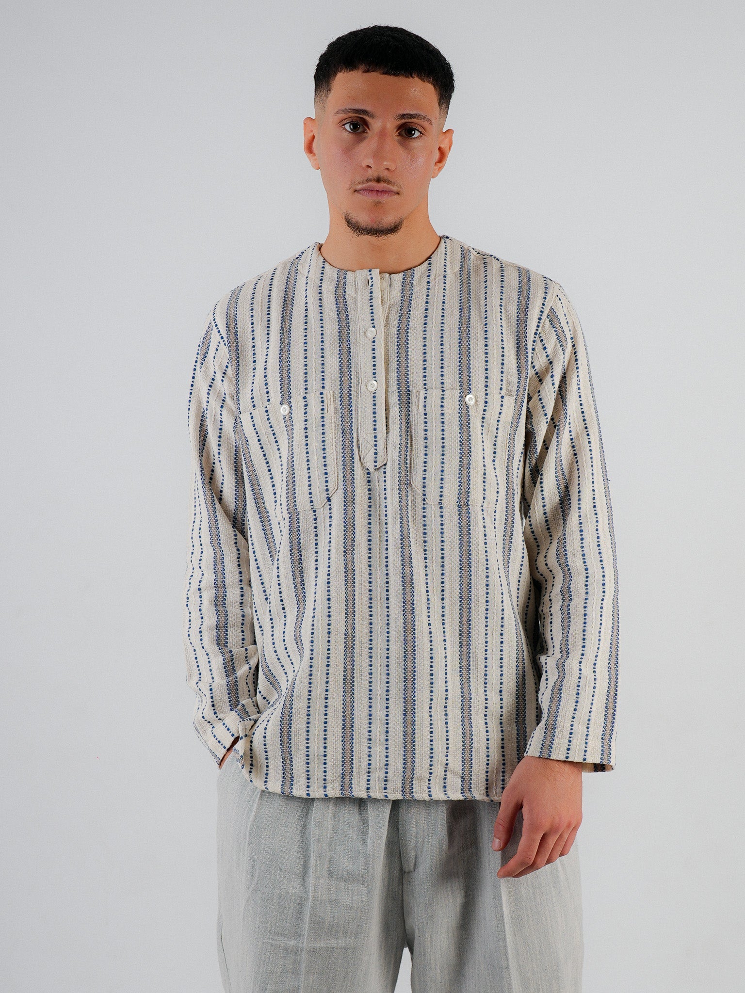 Herrenhemd Deniz beige mit blauen Akzenten