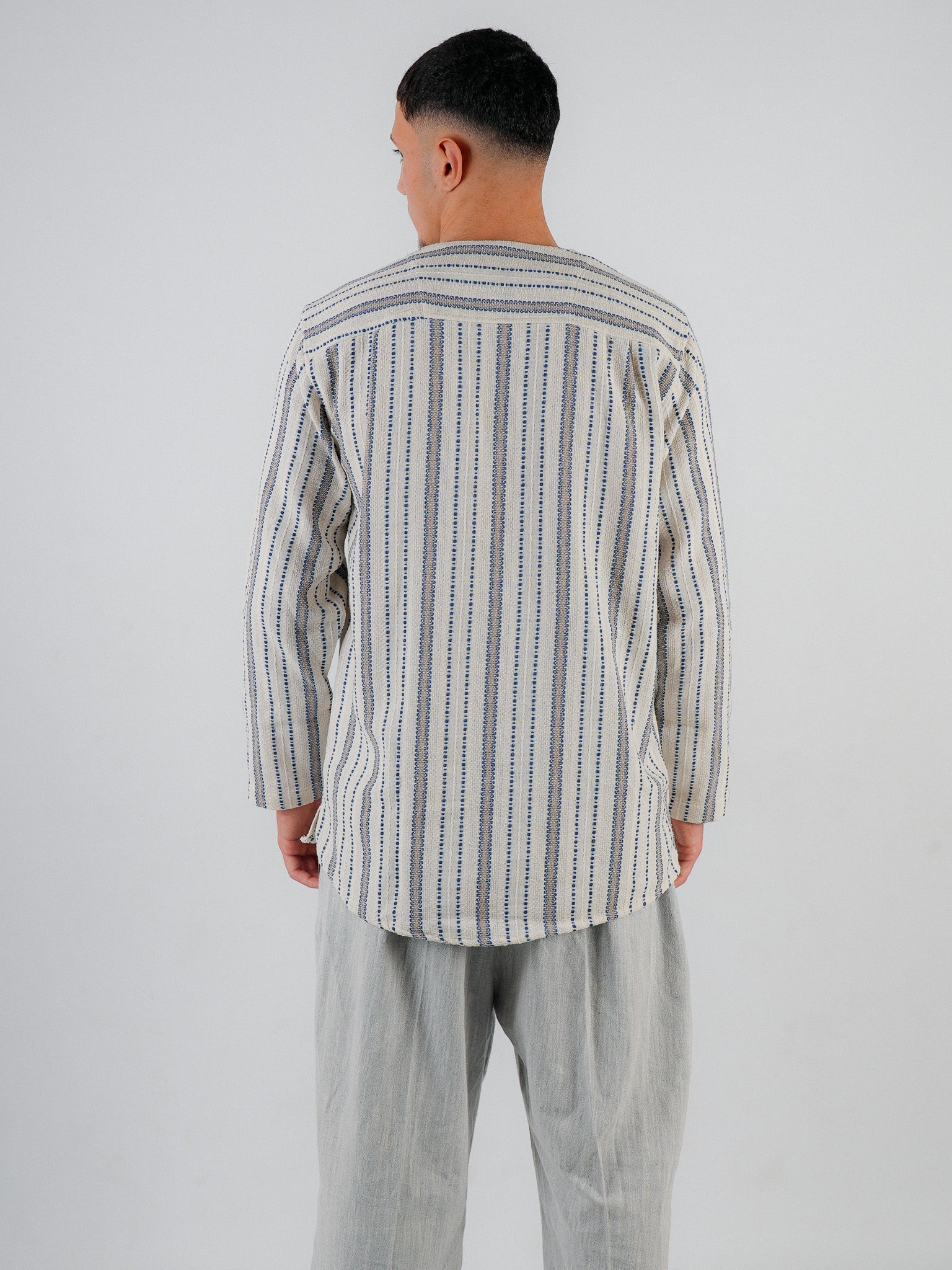 Herrenhemd Deniz beige mit blauen Akzenten