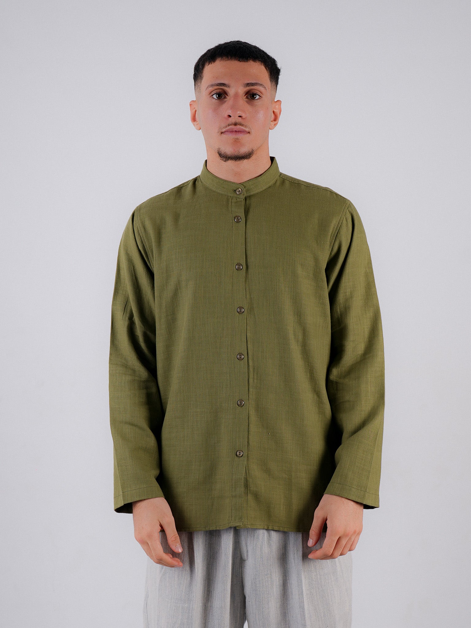 Hemd Musa Oliv – Klassisch und edel