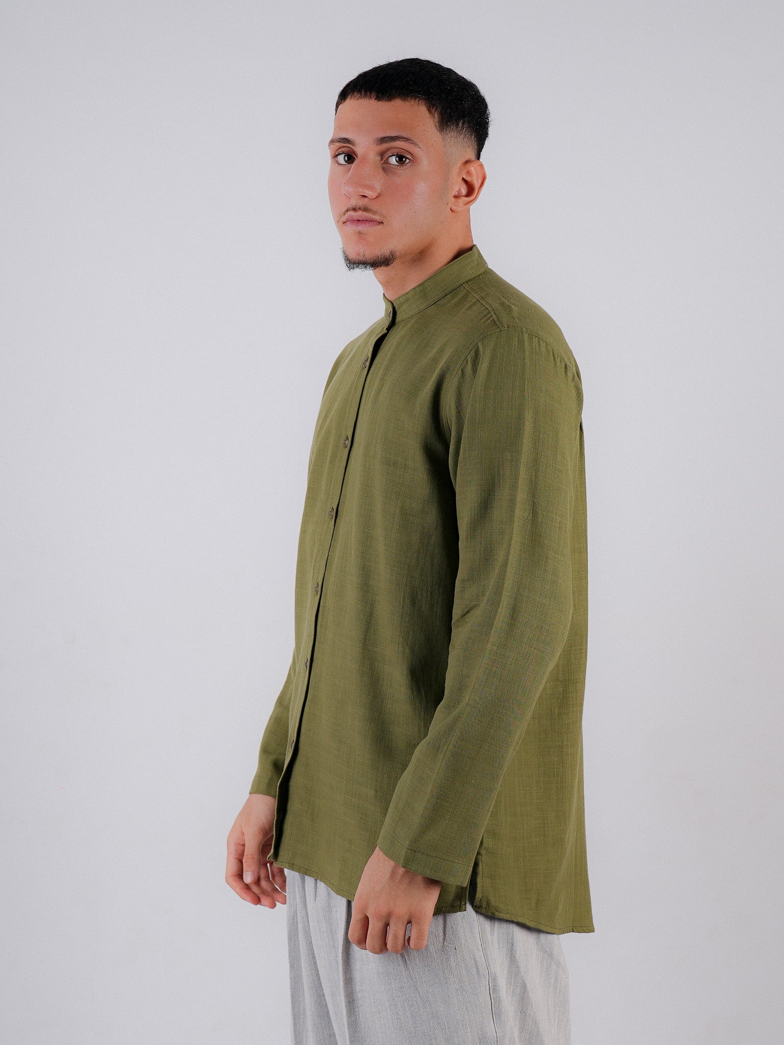 Hemd Musa Oliv – Klassisch und edel
