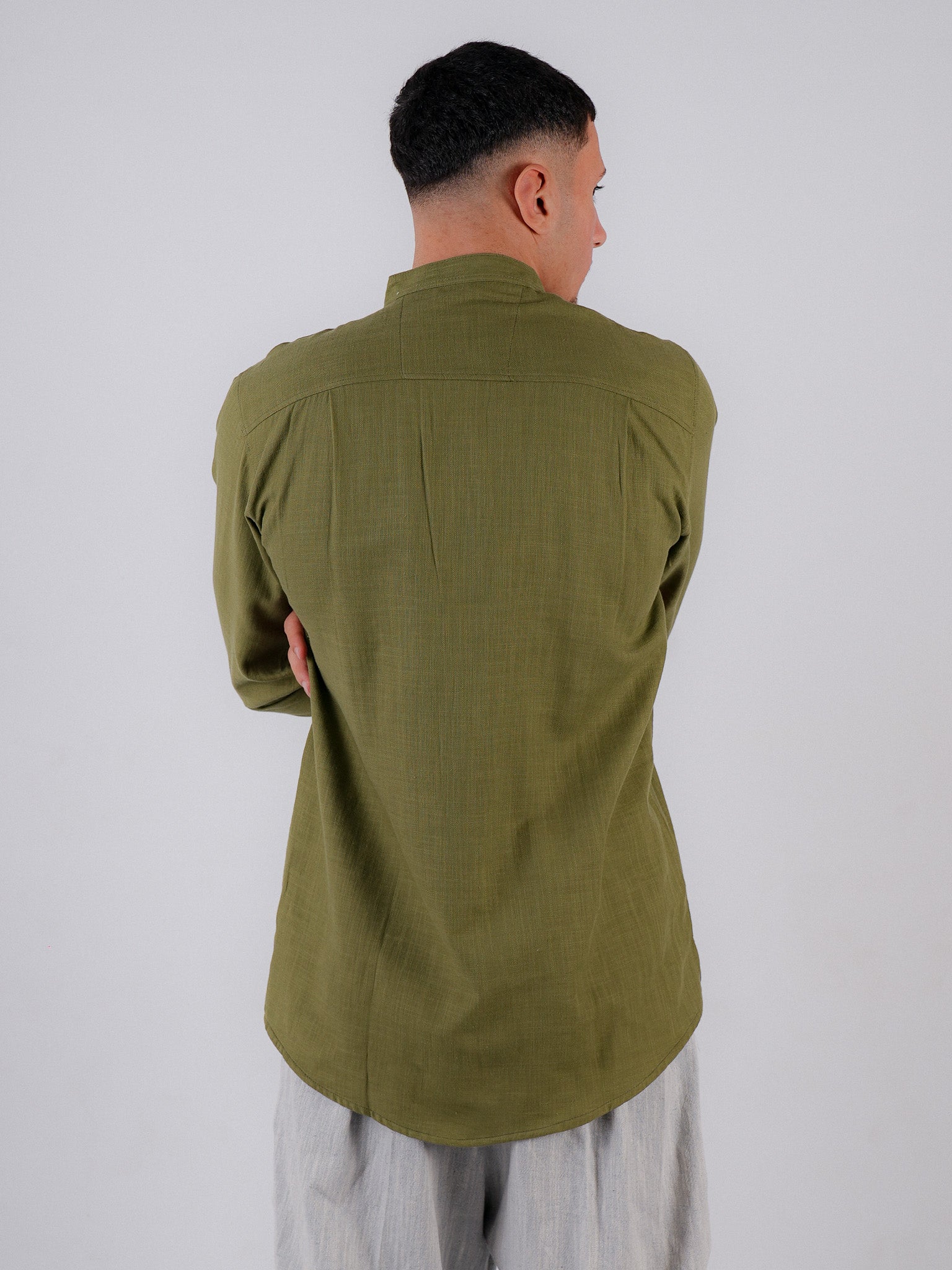 Hemd Musa Oliv – Klassisch und edel