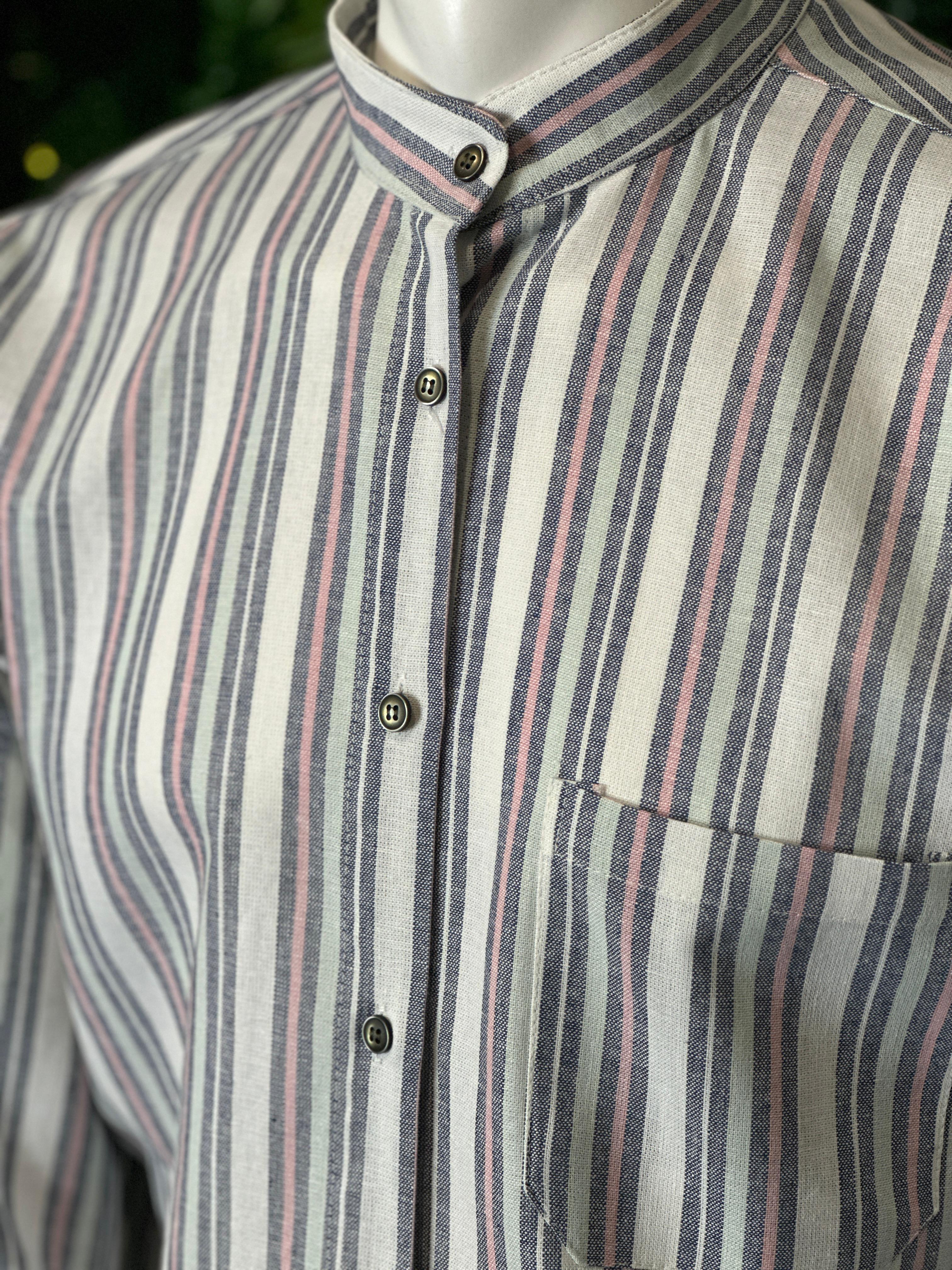 Gestreiftes Hemd, farbig