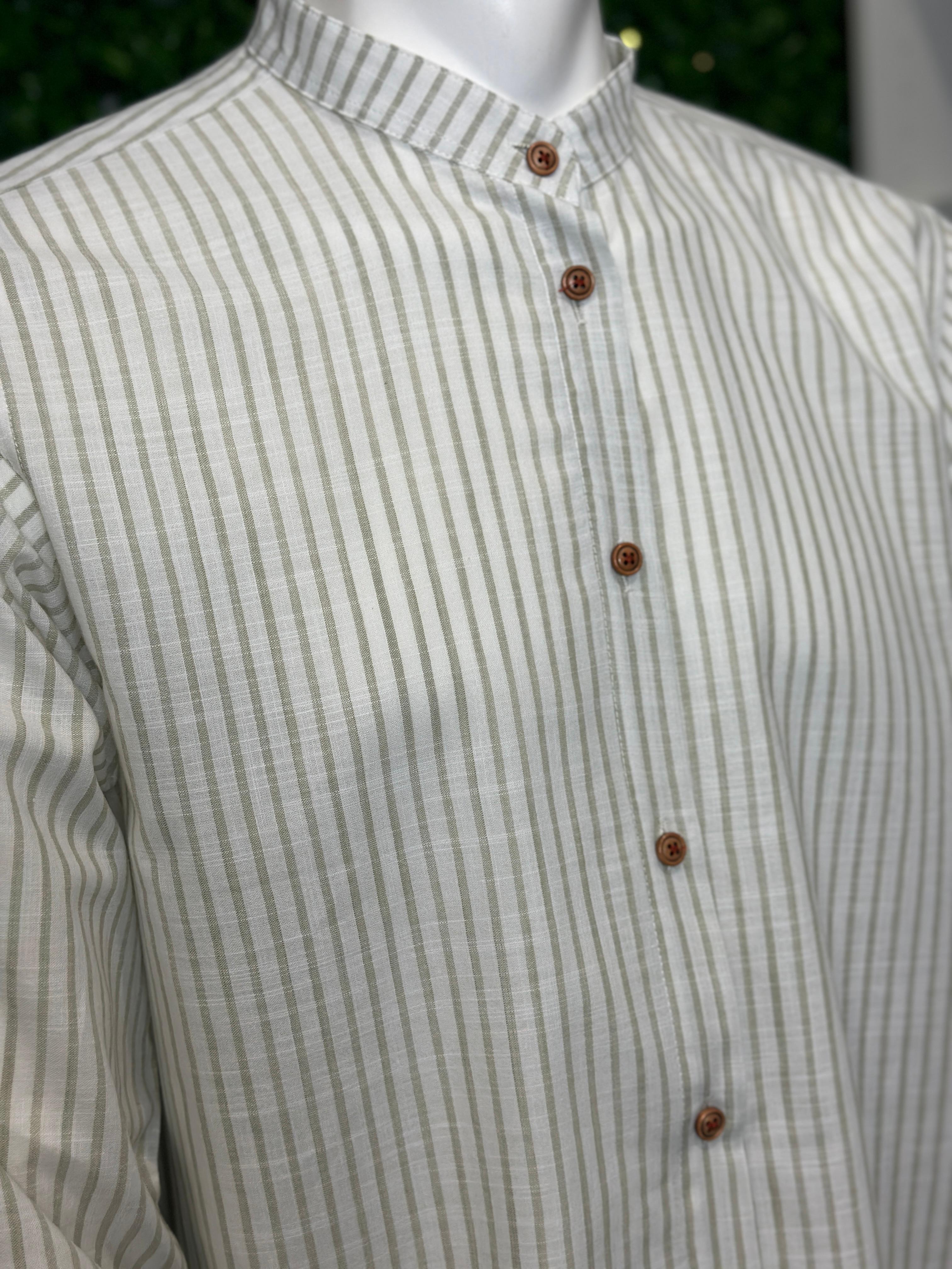 Gestreiftes Hemd, weiß/olivengrün